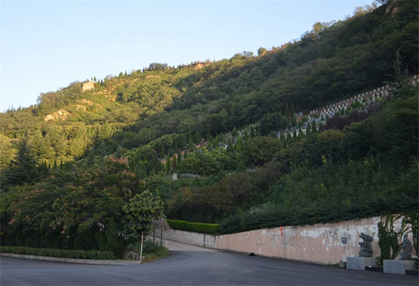 西安市灞橋區(qū)高橋墓園